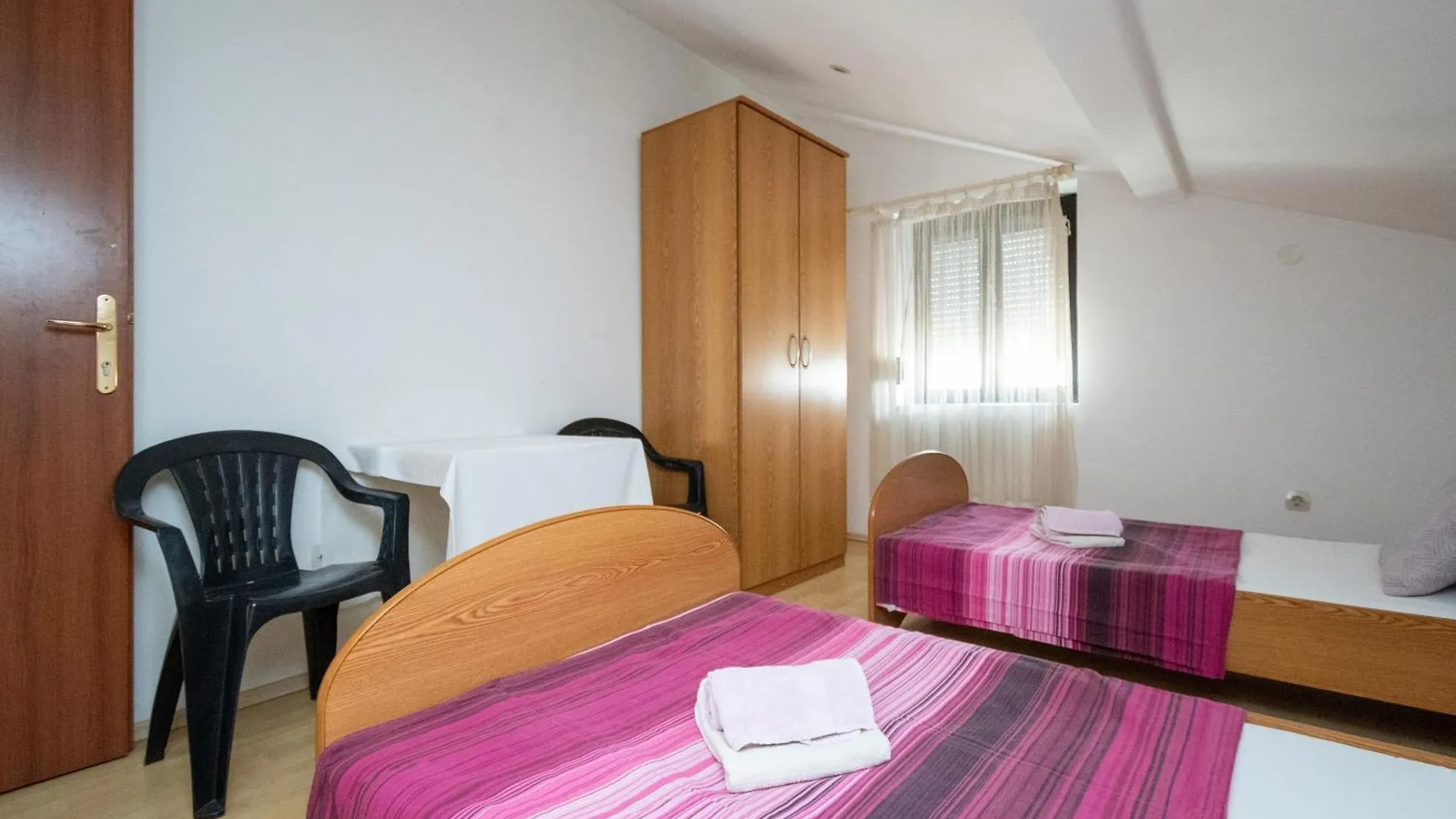 Apartments And Rooms With Parking Space Zadar - 21805 Guest house